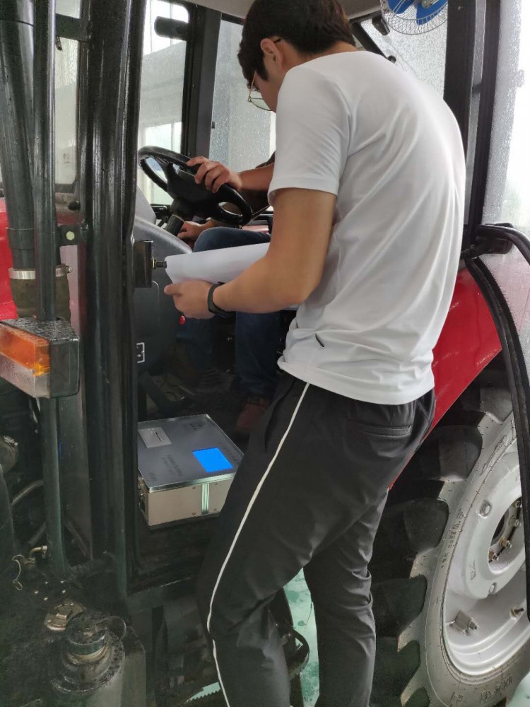 拖拉机检测现场